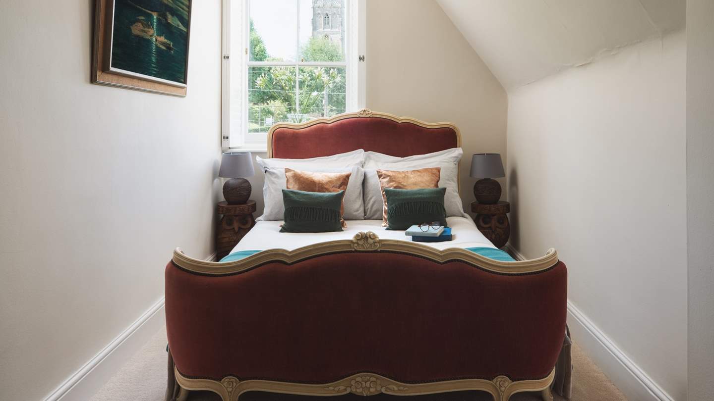 Cute and cosy 'Owl', a snug L-shaped double bedroom located on the second floor