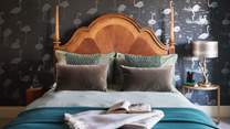 We adore this gorgeous headboard 