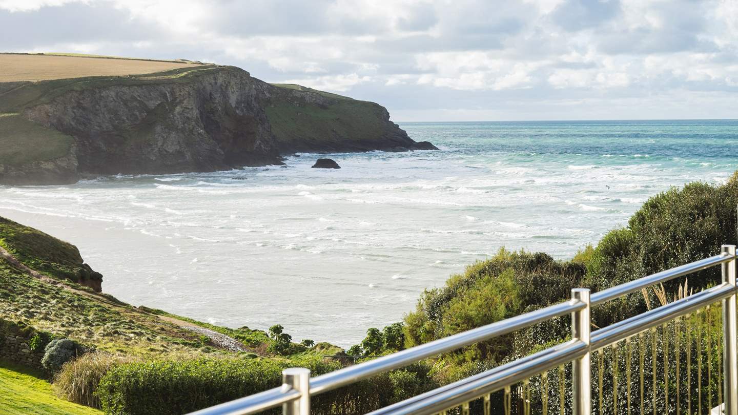Enjoy uninterrupted views over Mawgan Porth beach 