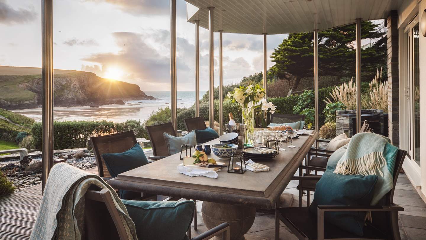 What could be better than watching the sun set over Mawgan Porth beach with your favourite people?