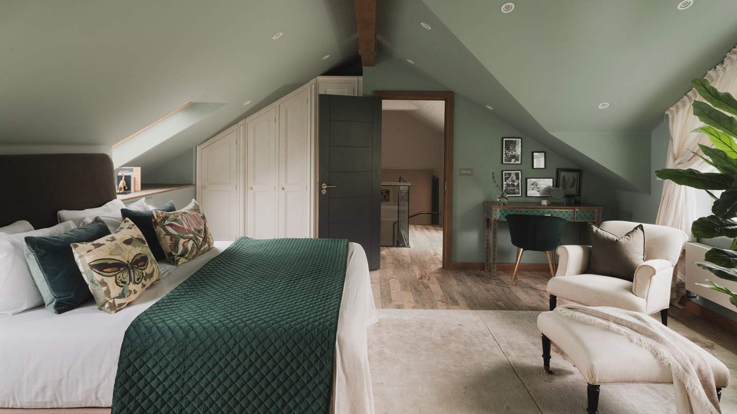 Escape reality at our contemporary Cornish retreat for ten...