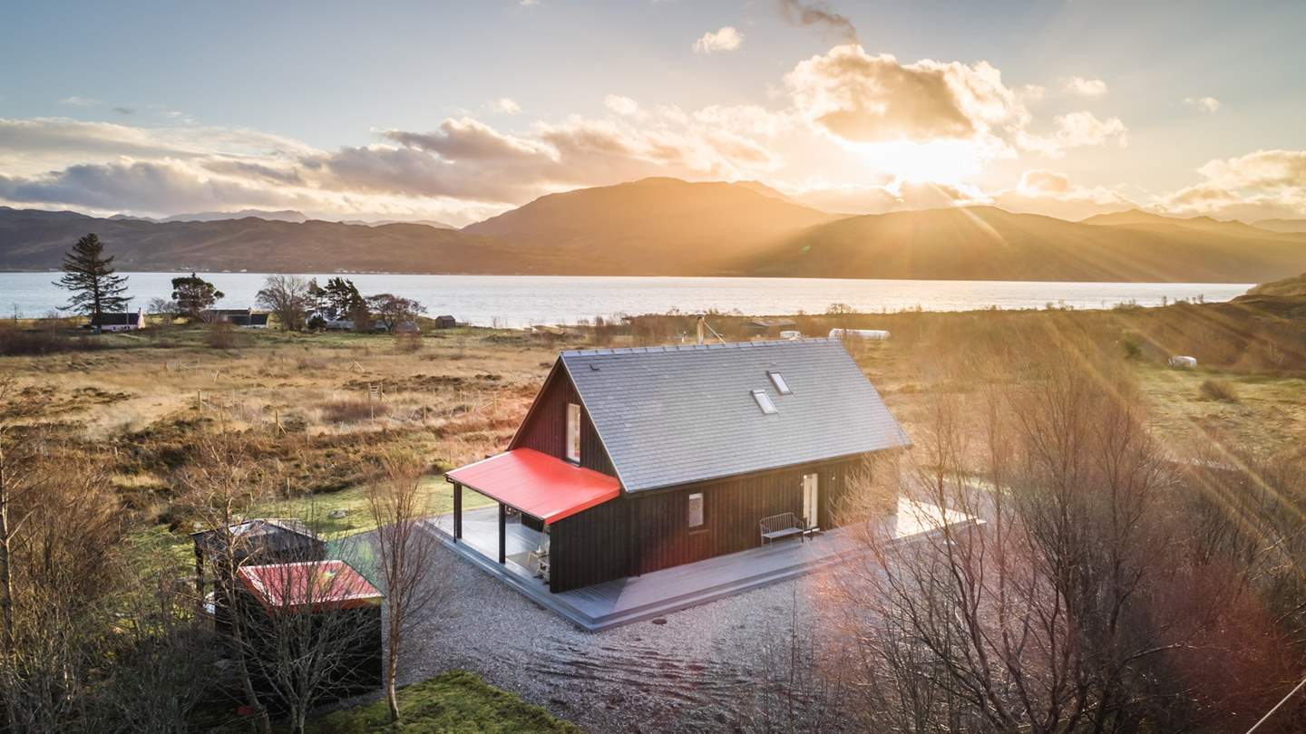Set in three acres of its own croft, Aulinn overlooks the Kylerhea Straits and across to the Five Sisters of Kintail