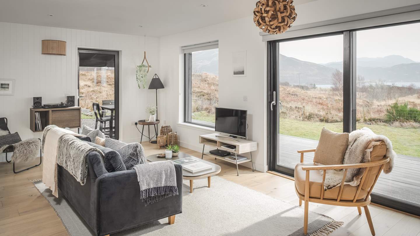 With blissful views over the Kylerhea Straights, this truly unique escape is one of a kind