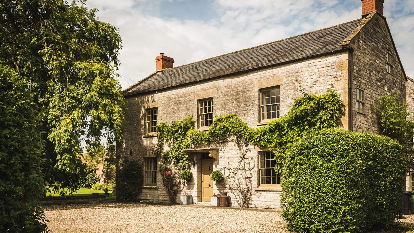 This incredibly pretty, extensive farmstead is the ideal setting for grand get-togethers 