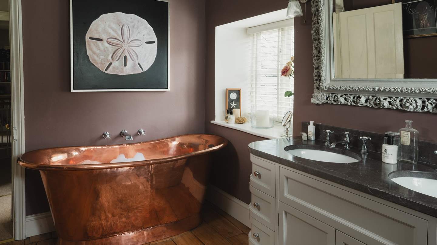 There's plenty of space for entertaining and six blissful bedrooms, three of which are en suite