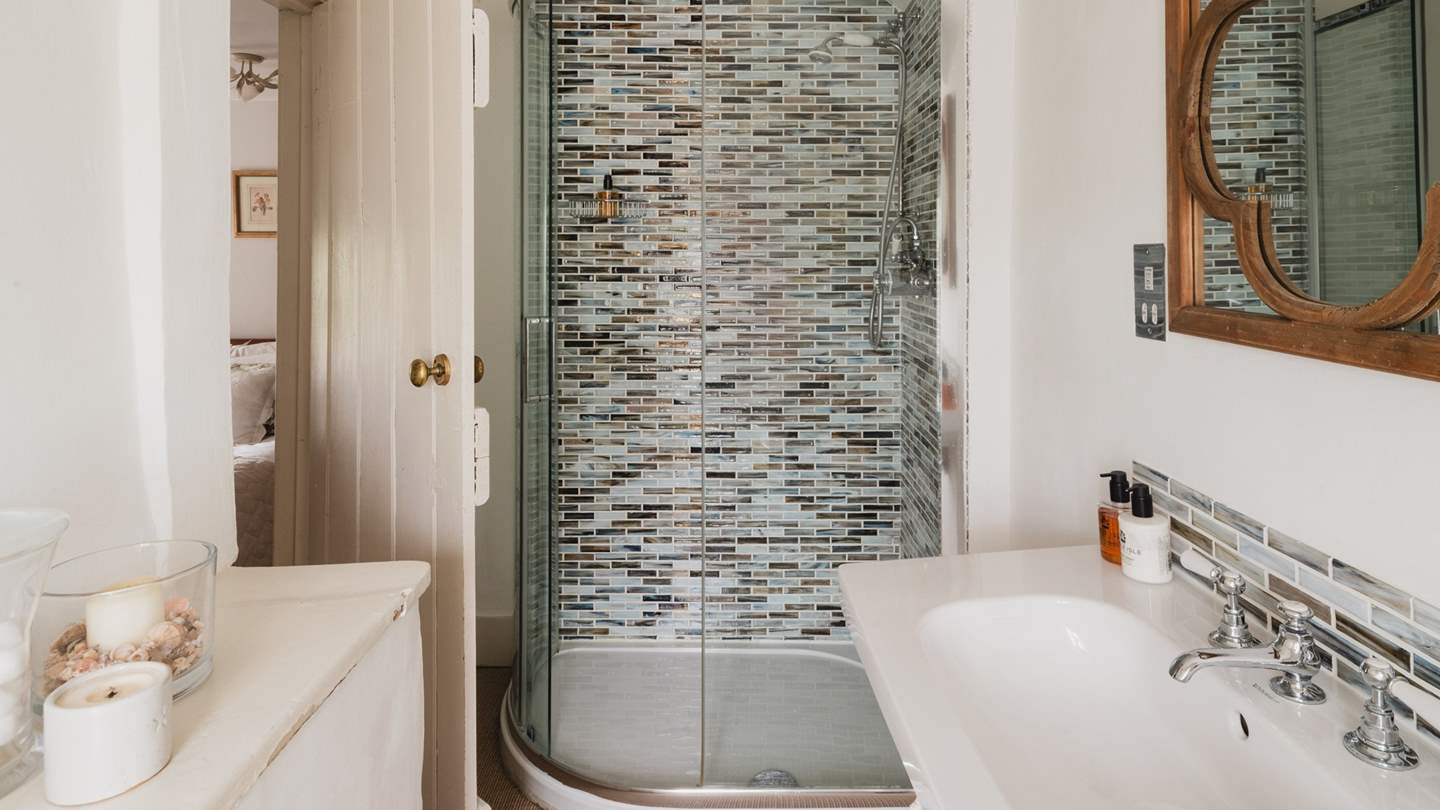 There's also an ensuite shower room.