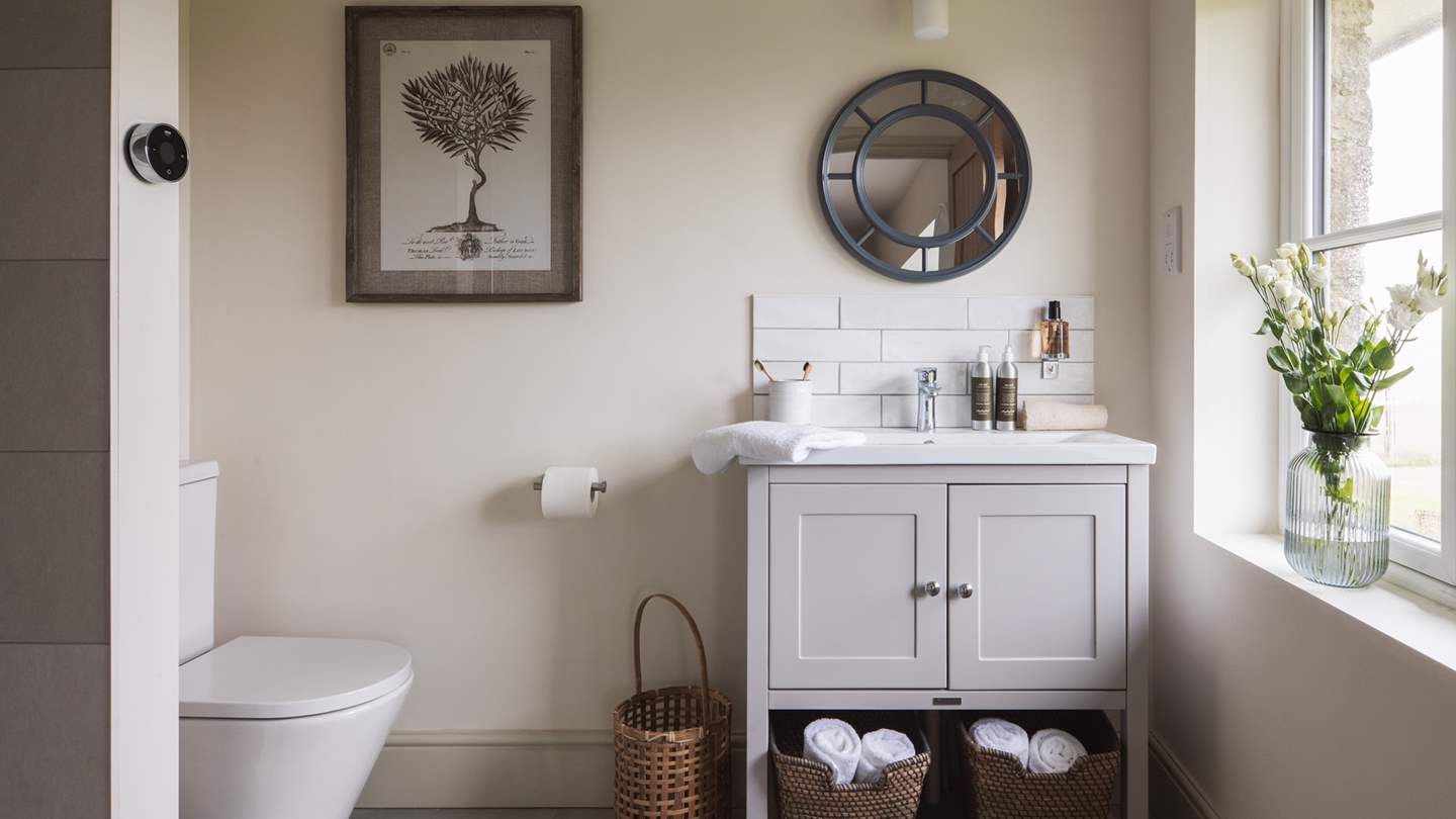 The en suite shower room to the master bedroom