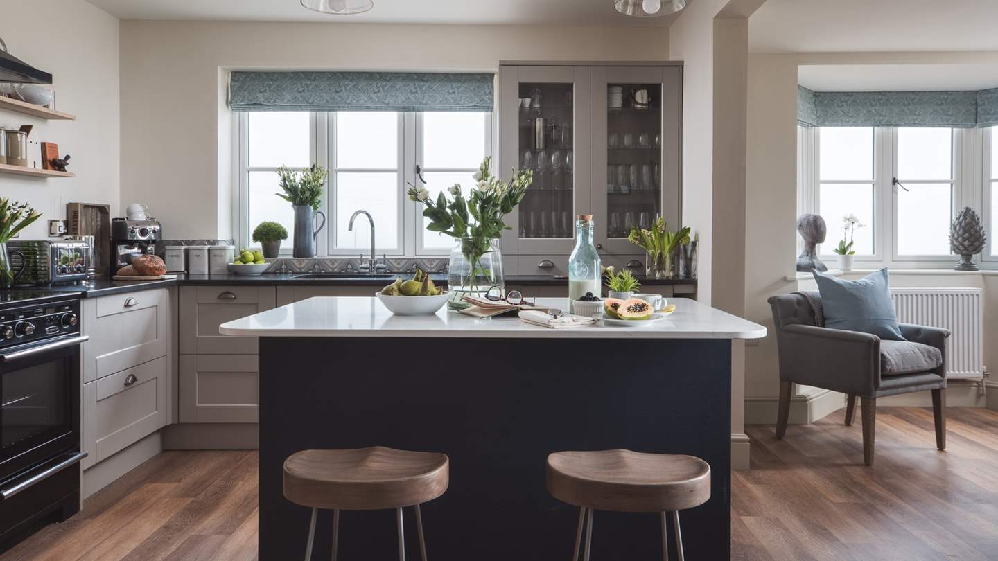 The large central island is ideal for prepping food, or for perching next to, with drink in hand!