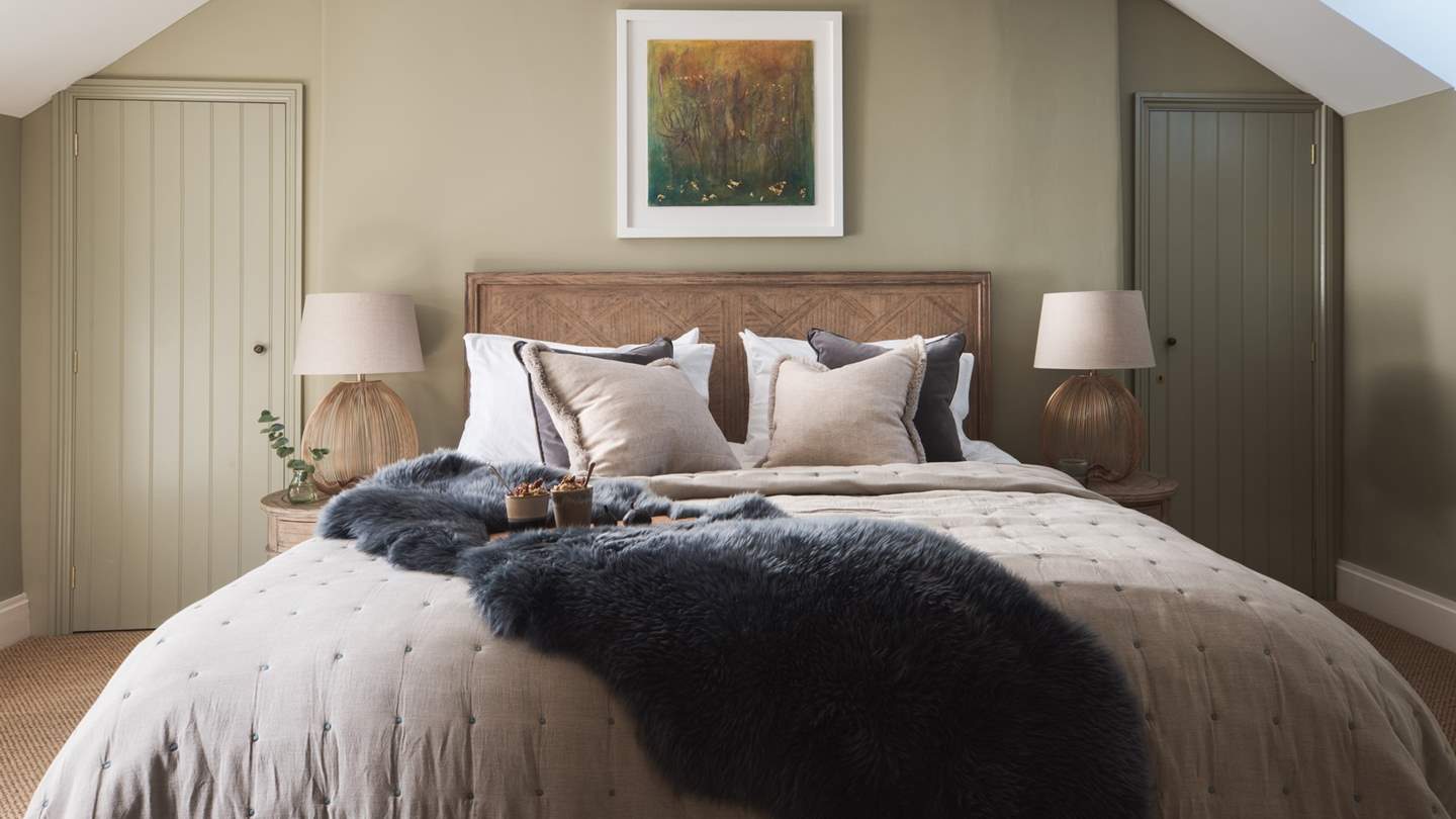 We love the natural tones in this bedroom, which create a calming, peaceful ambience