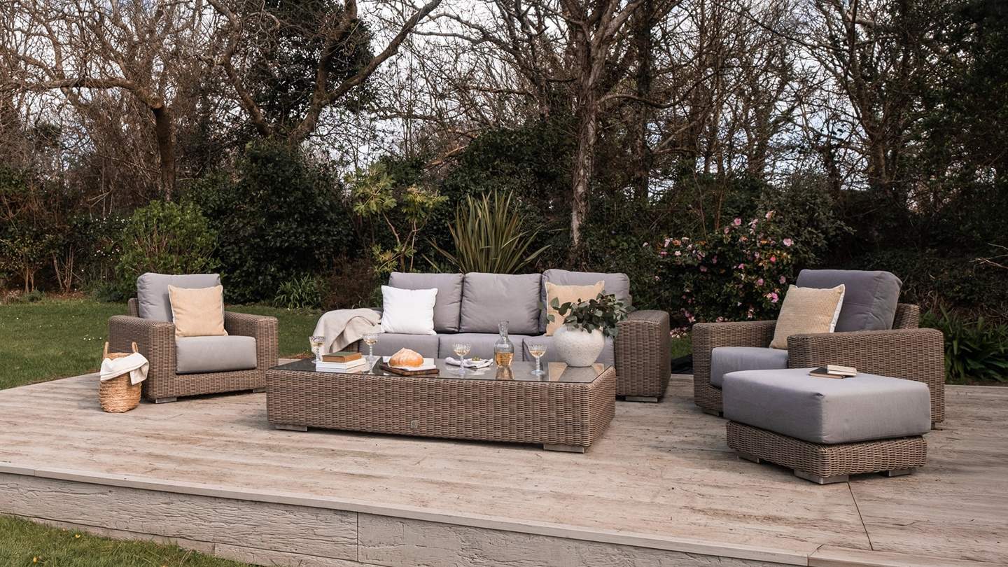 A space perfectly curated for gathering together over alfresco meals...