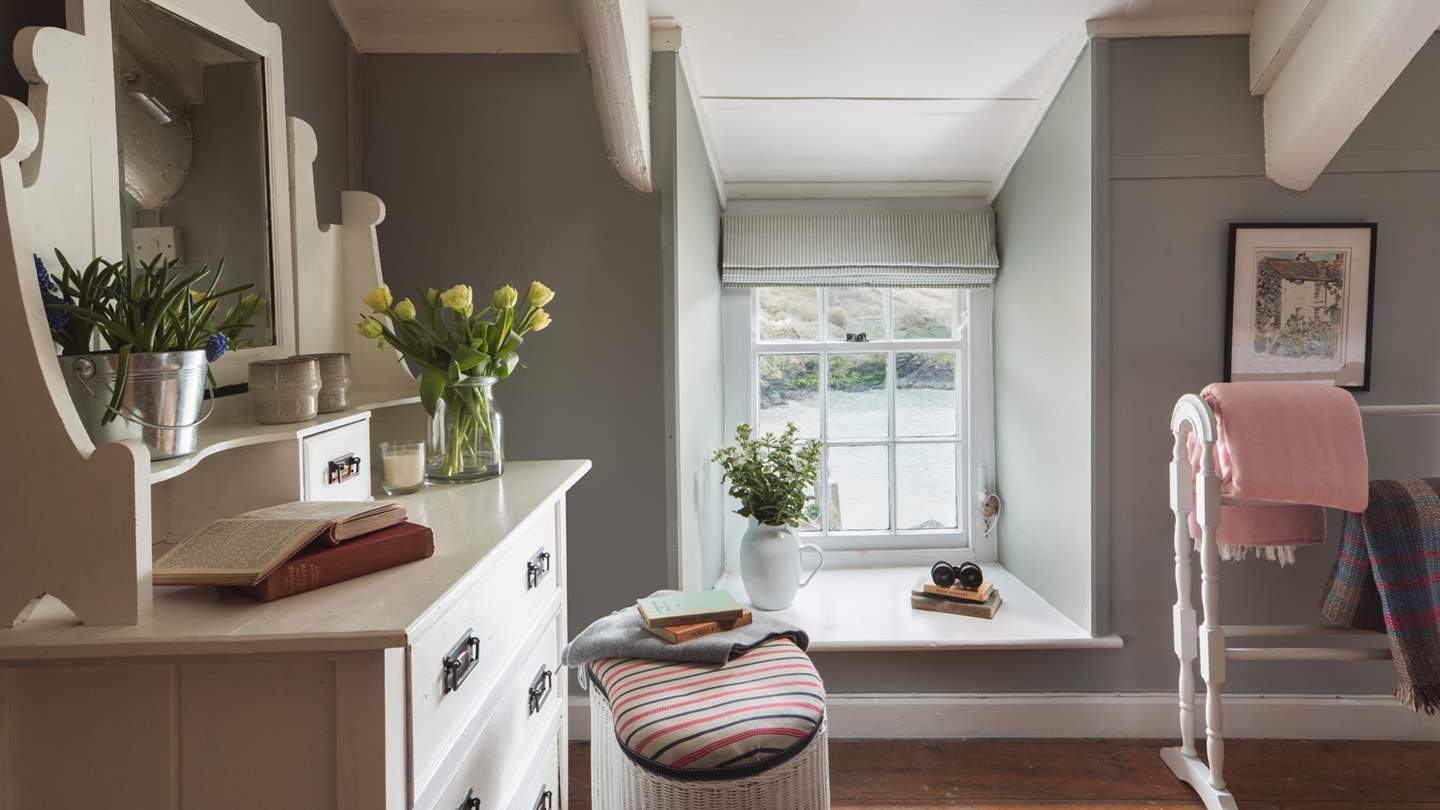 The pretty vintage style throughout is just gorgeous - like that view!