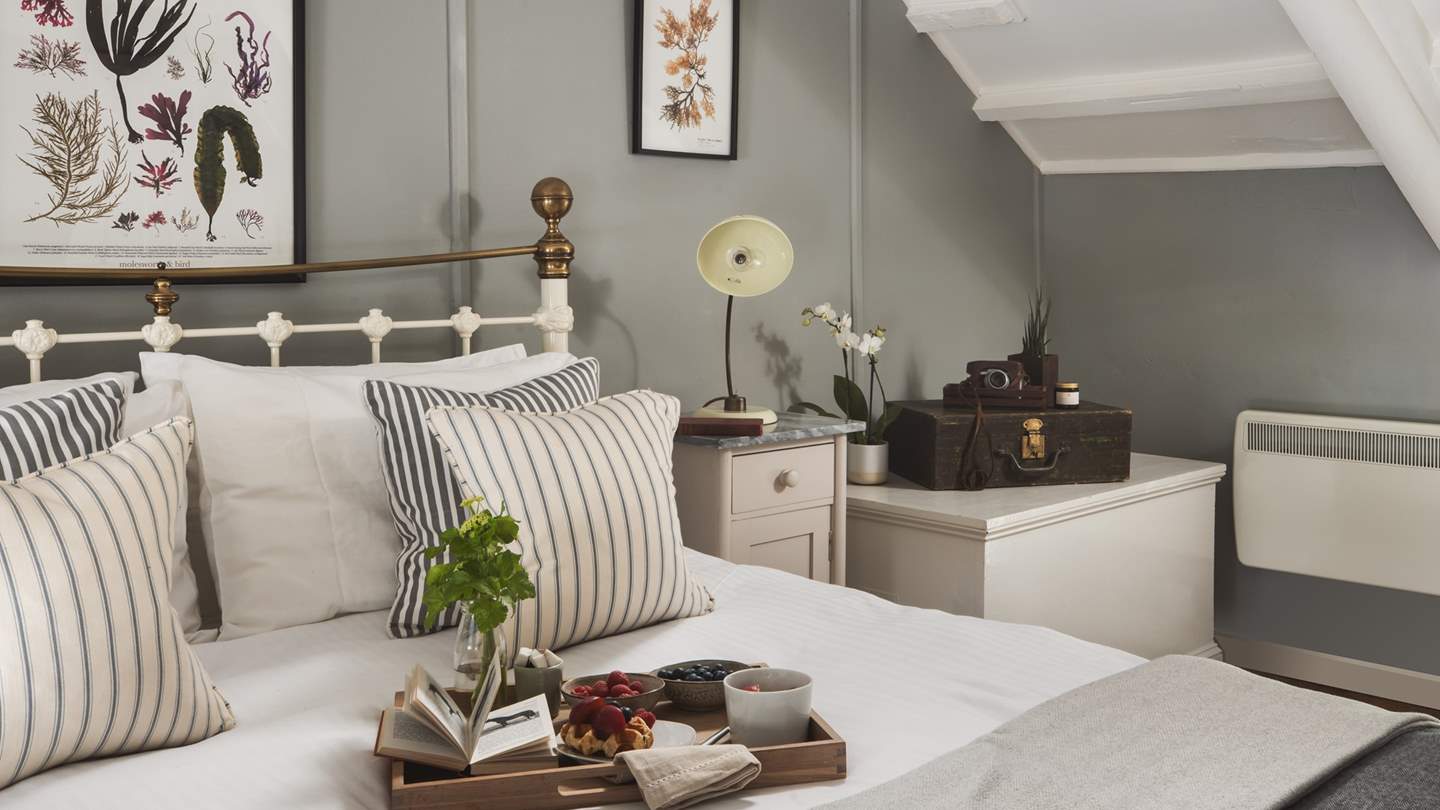 The subtle sea theme runs throughout this pet-free property