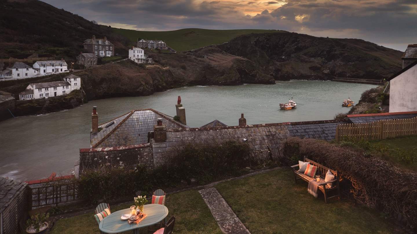 The perfect spot for watching the sunset over the cliffs