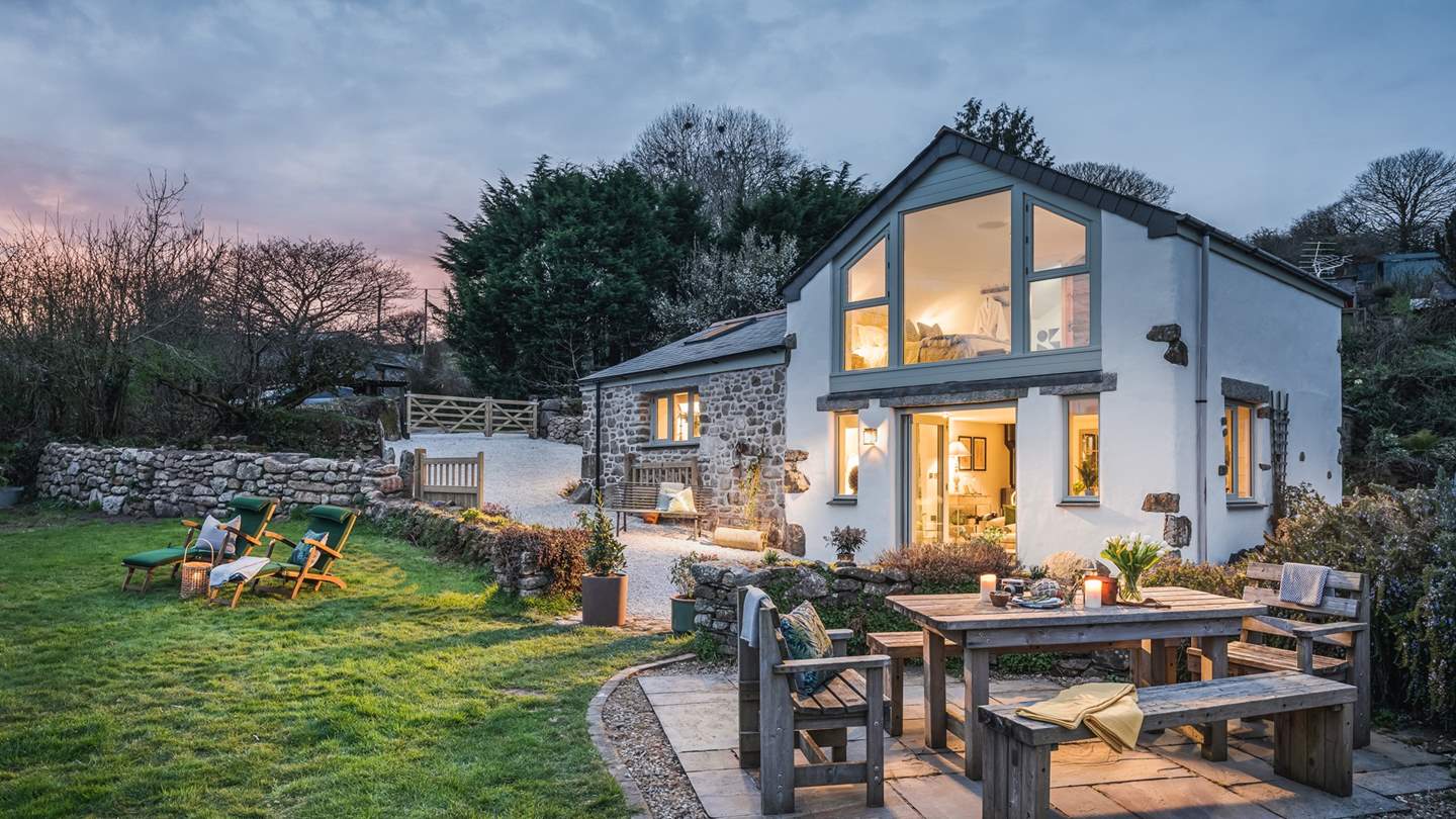 Warm and oh-so-inviting, this Cornish dream awaits, the perfect escape for couples