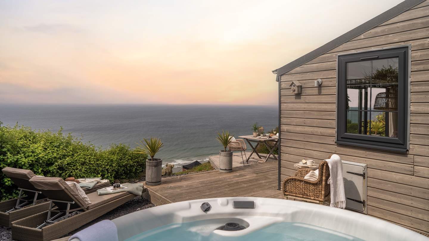 Uncover the dreamiest hot tub moments looking out over the horizon...