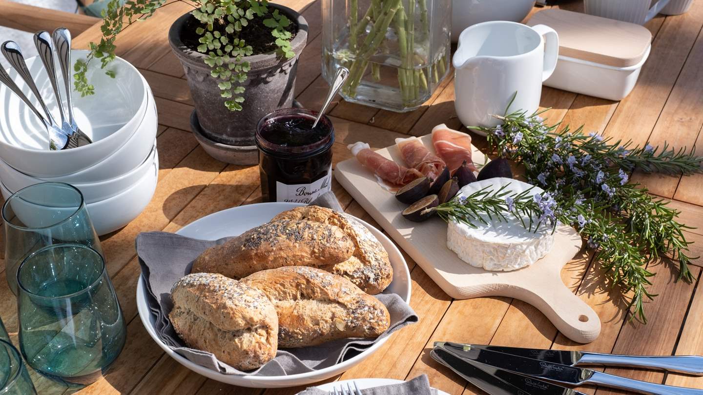 Make the most of delicious meals, to be savoured over hours,  not minutes...