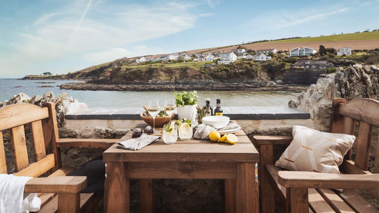 We don't know about you, but we could spend hours in this sunny spot!