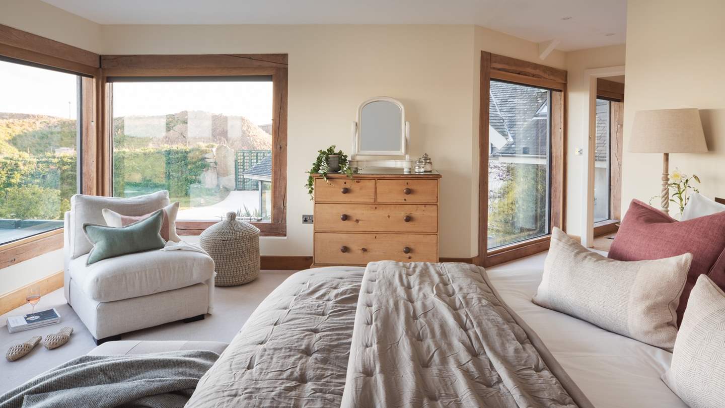 With a sumptuous 6ft super king bed, night times are blissfully luxurious