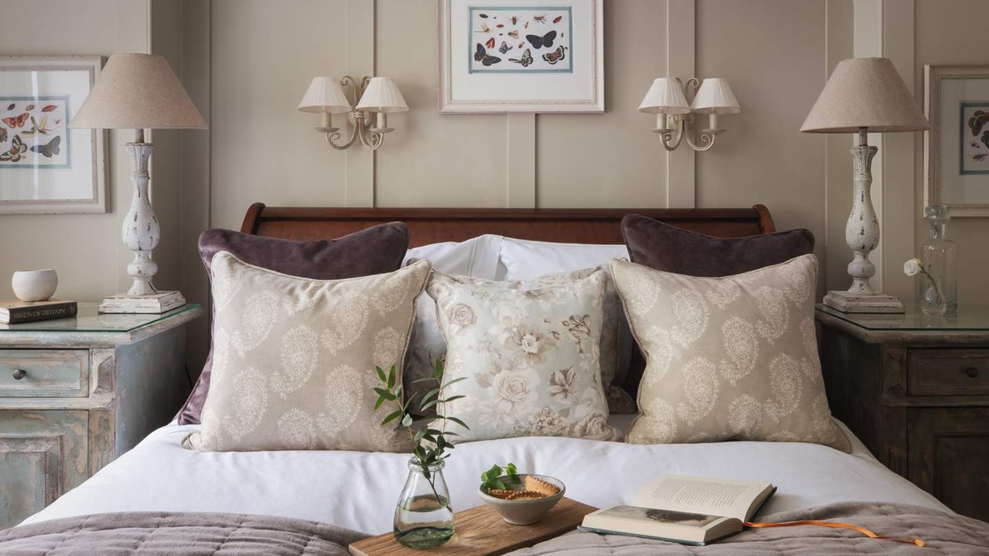 We just adore the butterfly and floral theme throughout Asteria