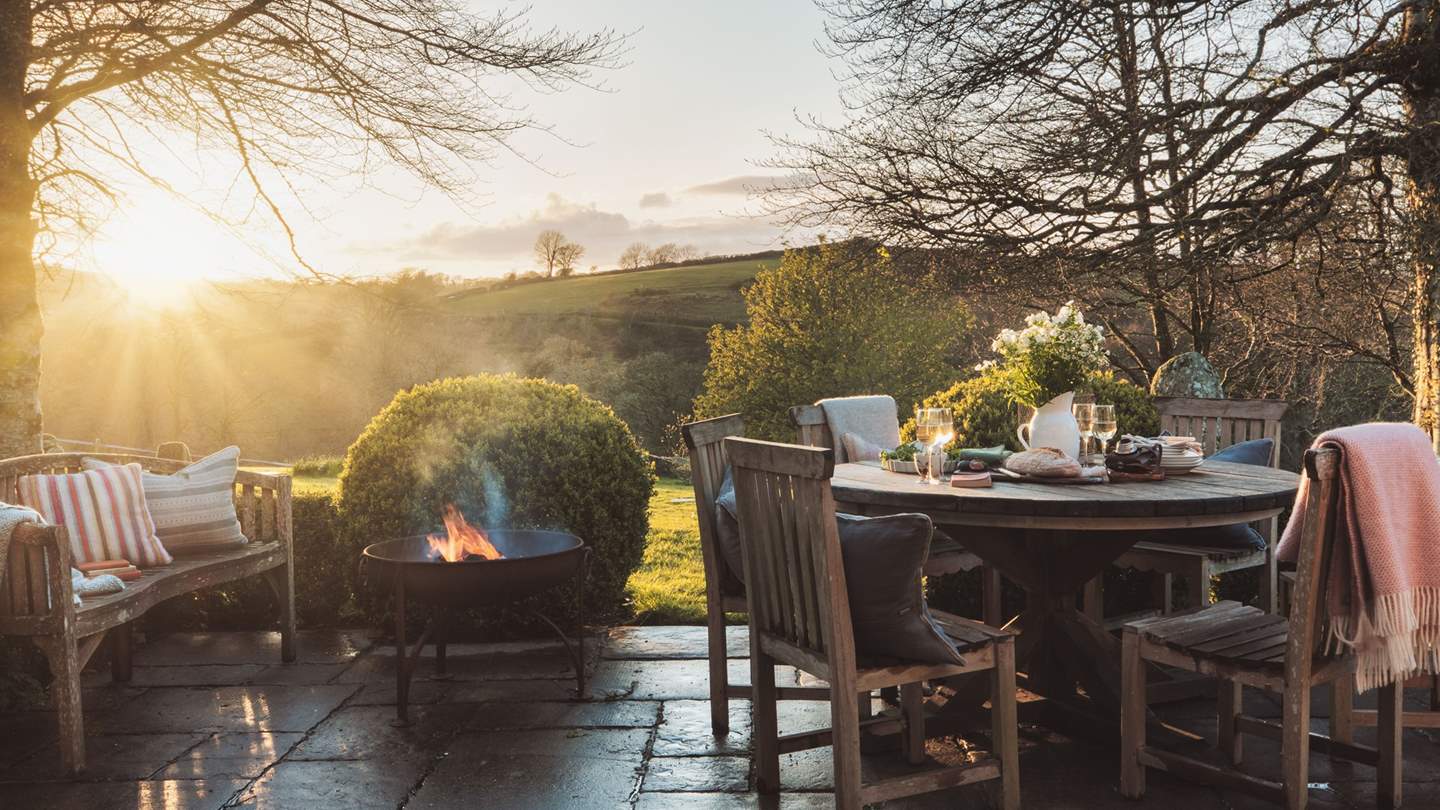 With a fire pit that turns into a barbeque, you're all set for alfresco dining
