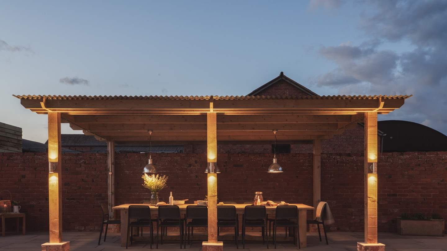 The perfect setting for alfresco meals at night...