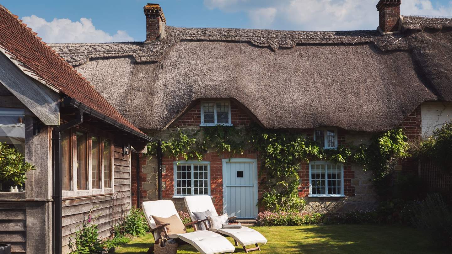 This tantalising thatch cottage is simply breathtaking
