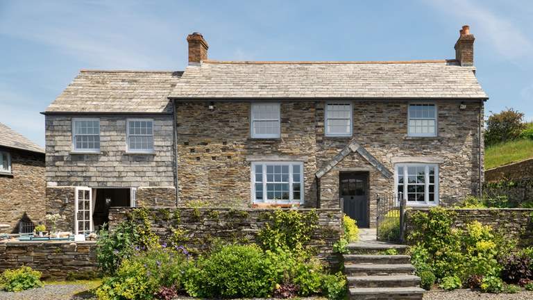 Fentafriddle Farmhouse - Sleeps 10 + cot - Trebarwith Strand