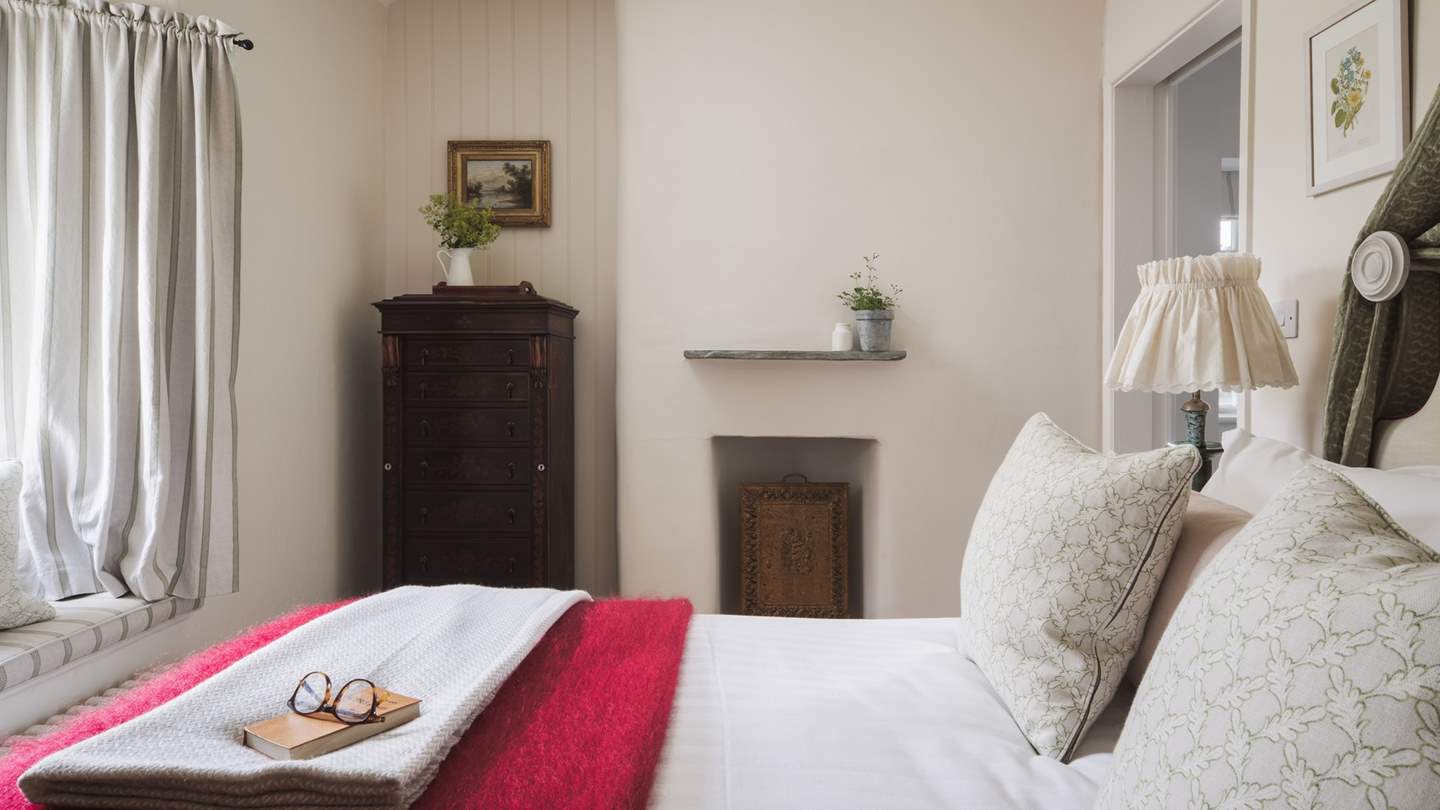This is a gorgeous, cosy room that will lull you off to the deepest of sleeps...