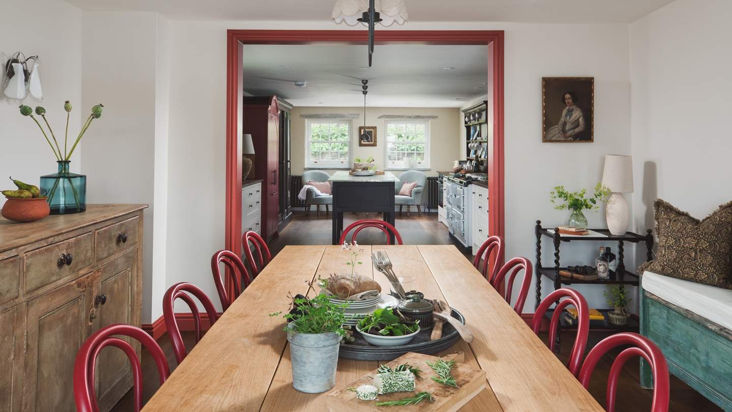 The impressive dining room, the perfect setting for celebrations and dinner parties