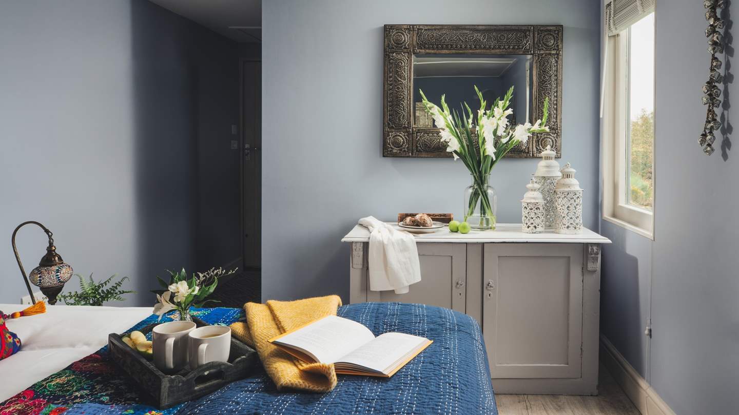 With stunning views over the sea and Mousehole, this is an oh-so-romantic bolthole for those seeking their own private space