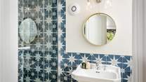 The gorgeous tiles of the en suite shower room