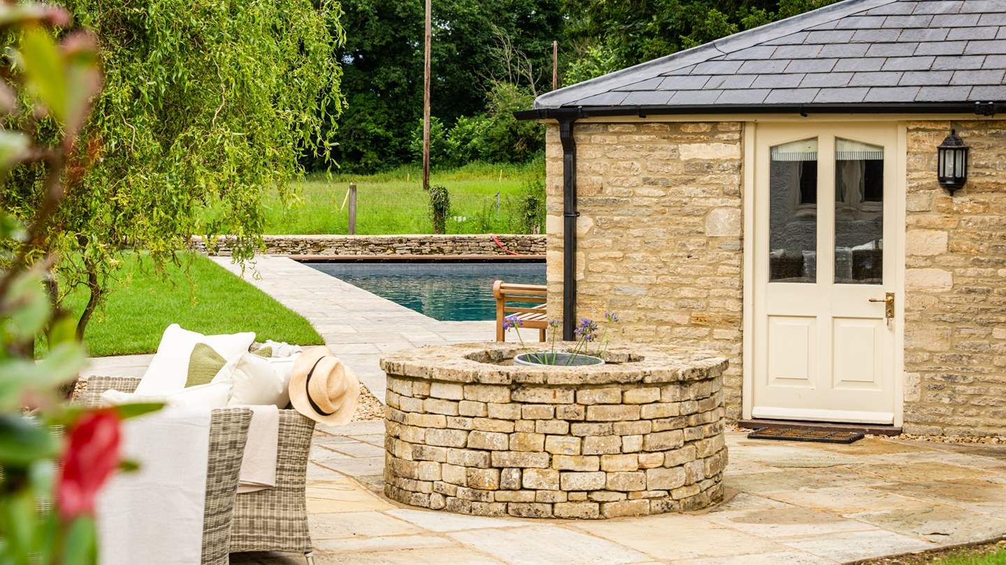 Surrounded by woodland and fields, this is a peaceful, hidden away retreat