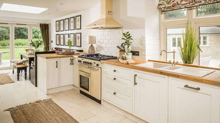 Spellbound - Sleeps 10 + cot - Cirencester