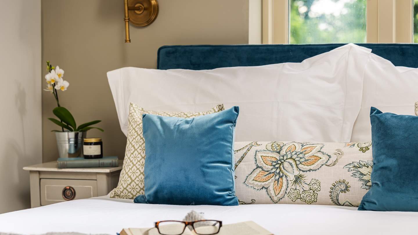 We adore the lovely blue hues in this bedroom...