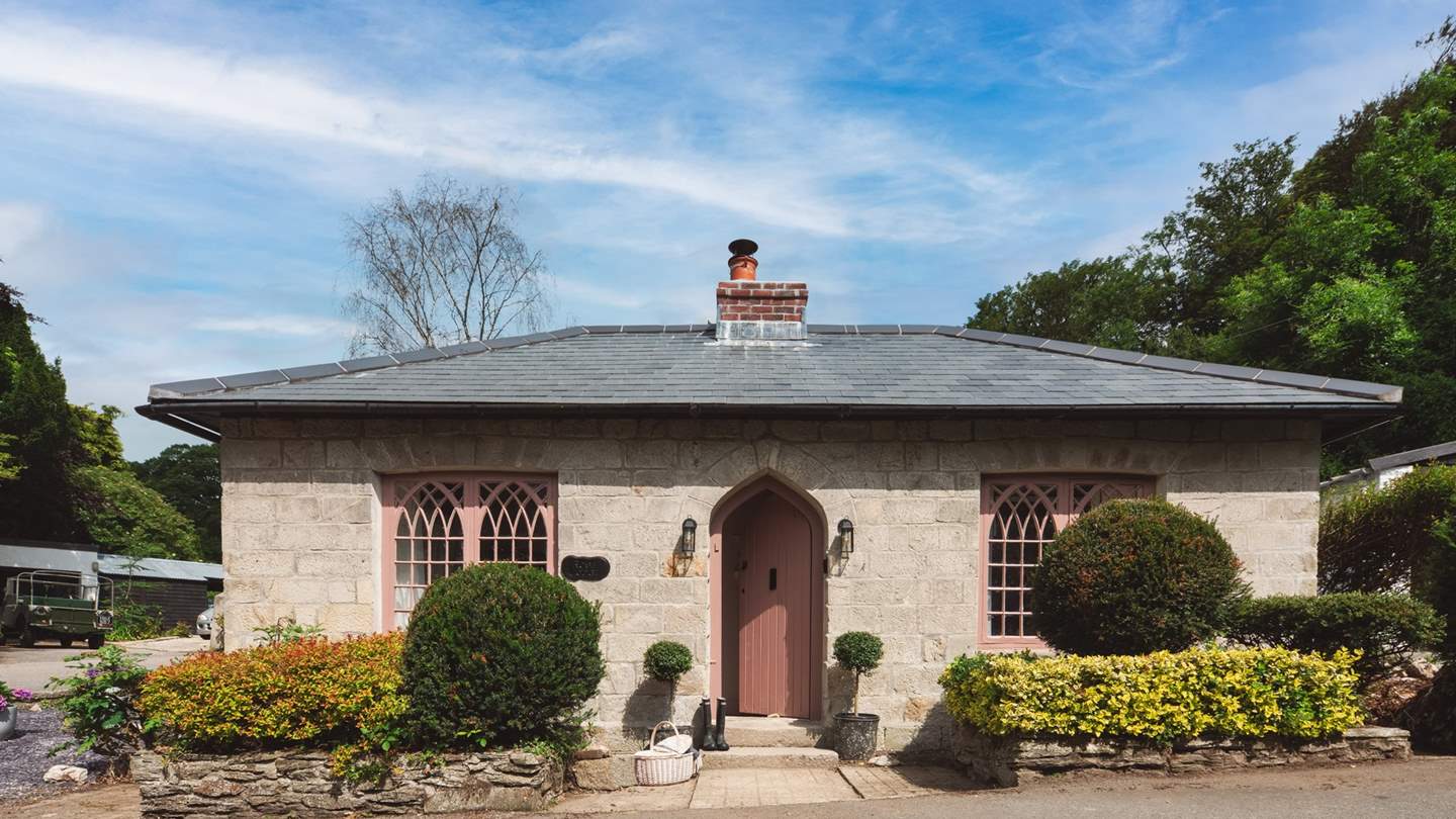 Oh-so-pretty, this is a wonderful lodge with bags of character