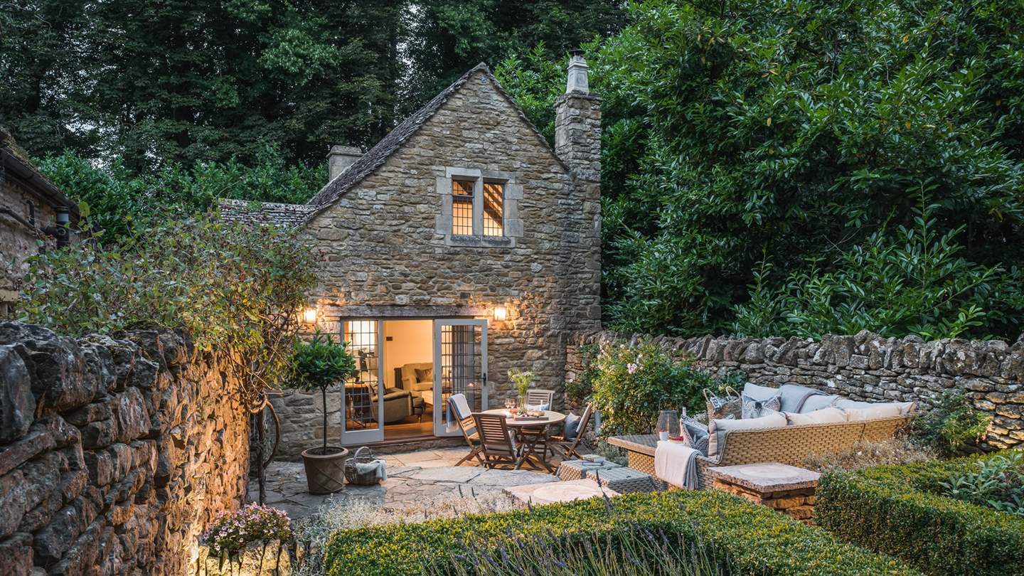 Beautiful Shepherd's Cottage, our exquisite retreat in the Cotswolds