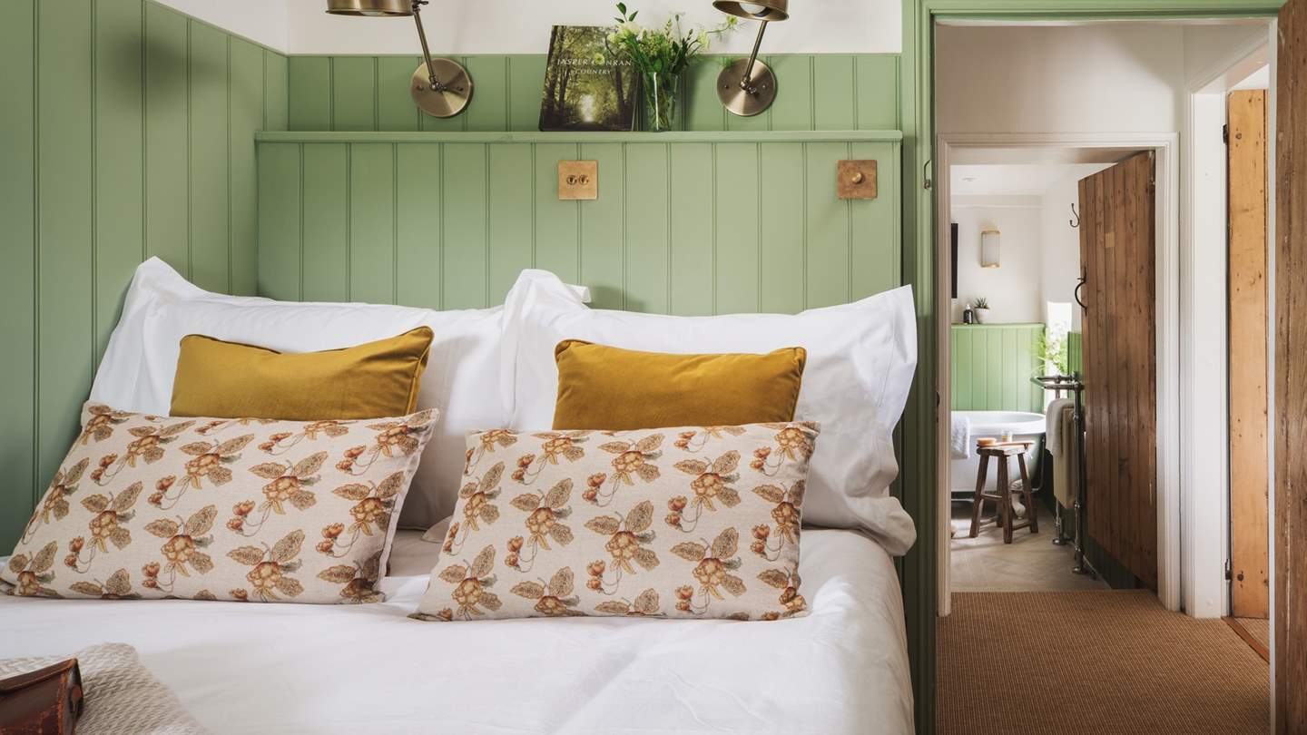 The second pretty bedroom with cosy double bed