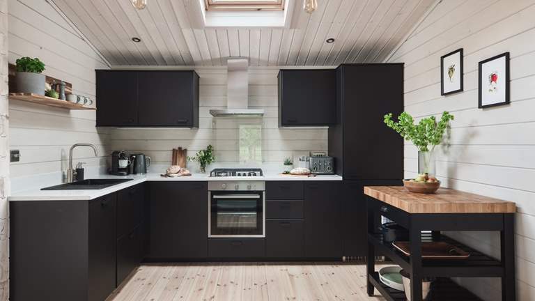 Orchard Lodge - Sleeps 4 + cot - Calne