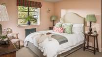 With warm, earthy tones used throughout with red accents, this is a rich, cosy escape with king sized bed