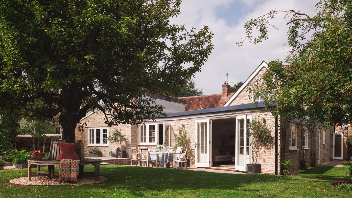 Set in in the smallest town in Dorset close to the Somerset border, this delightful cottage lies in the Blackmore Vale not far from Sherborne and Shaftesbury.