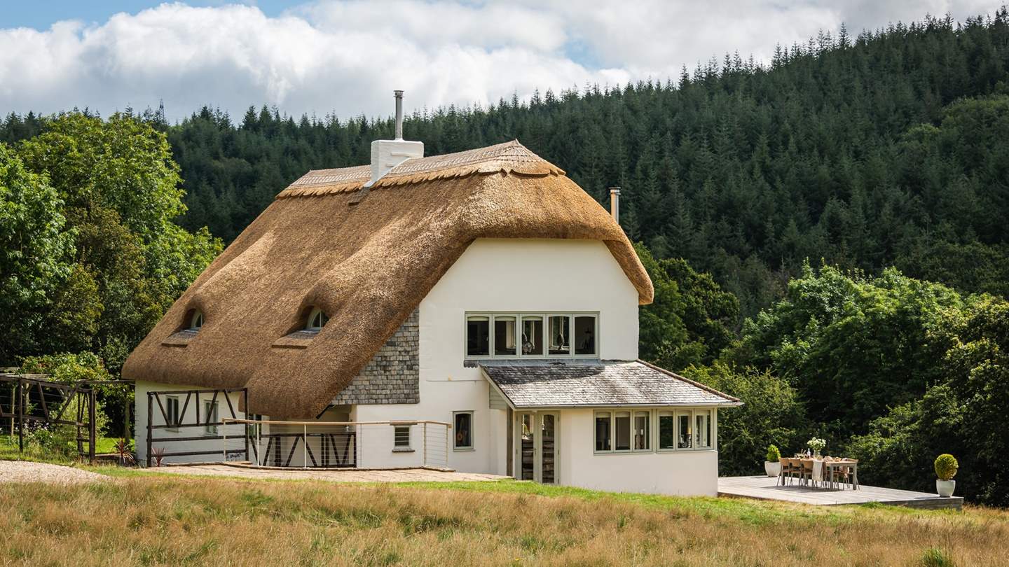 Discover our thatched cottage of dreams, settled amidst the beauty of wildflower meadows and rolling Devonshire hills...