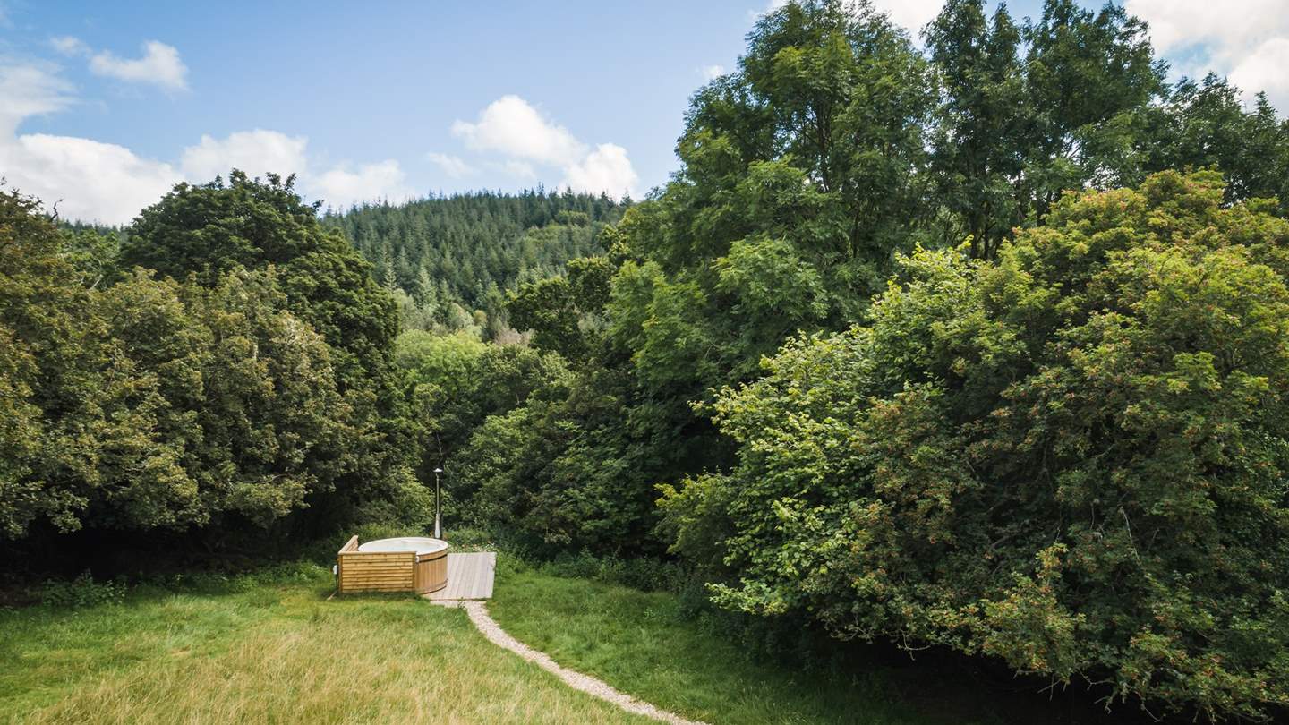 Follow the idyllic path through the grounds to discover a secret hot tub. Nestled in the dreamiest spot overlooking the wooded valley and beyond...