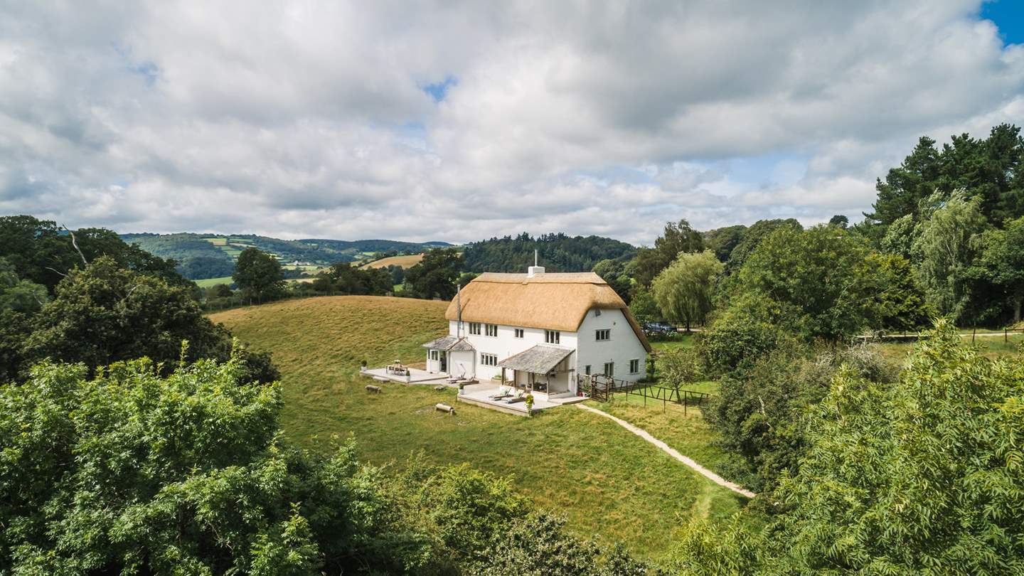 Discover our thatched cottage of dreams, settled amidst the beauty of wildflower meadows and rolling Devonshire hills...