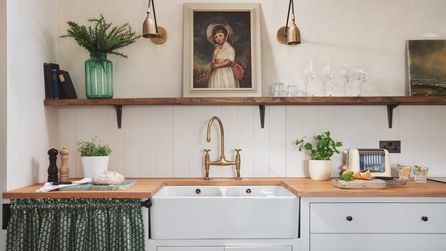 We just love the country vintage style of this beautiful Cornish holiday cottage