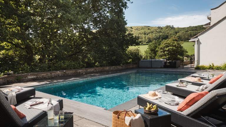 Compton House - Sleeps 12 + cot - Mendip Hills