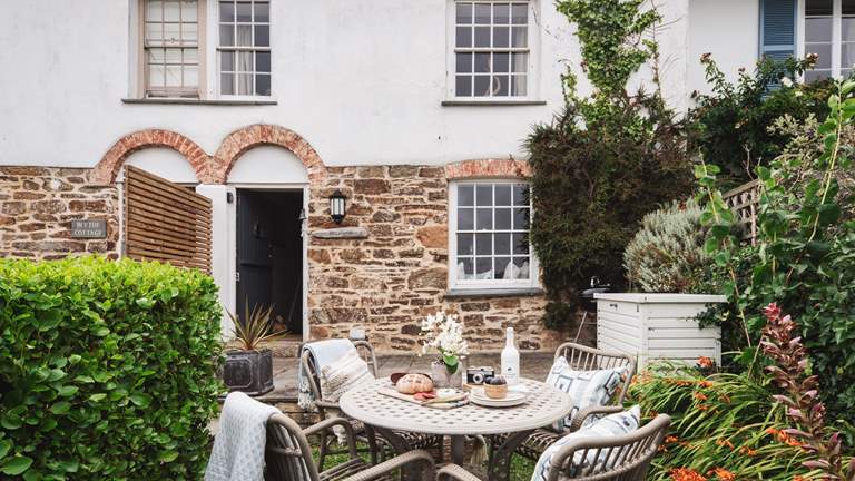 Driftwood - Sleeps 2 + cot - Truro