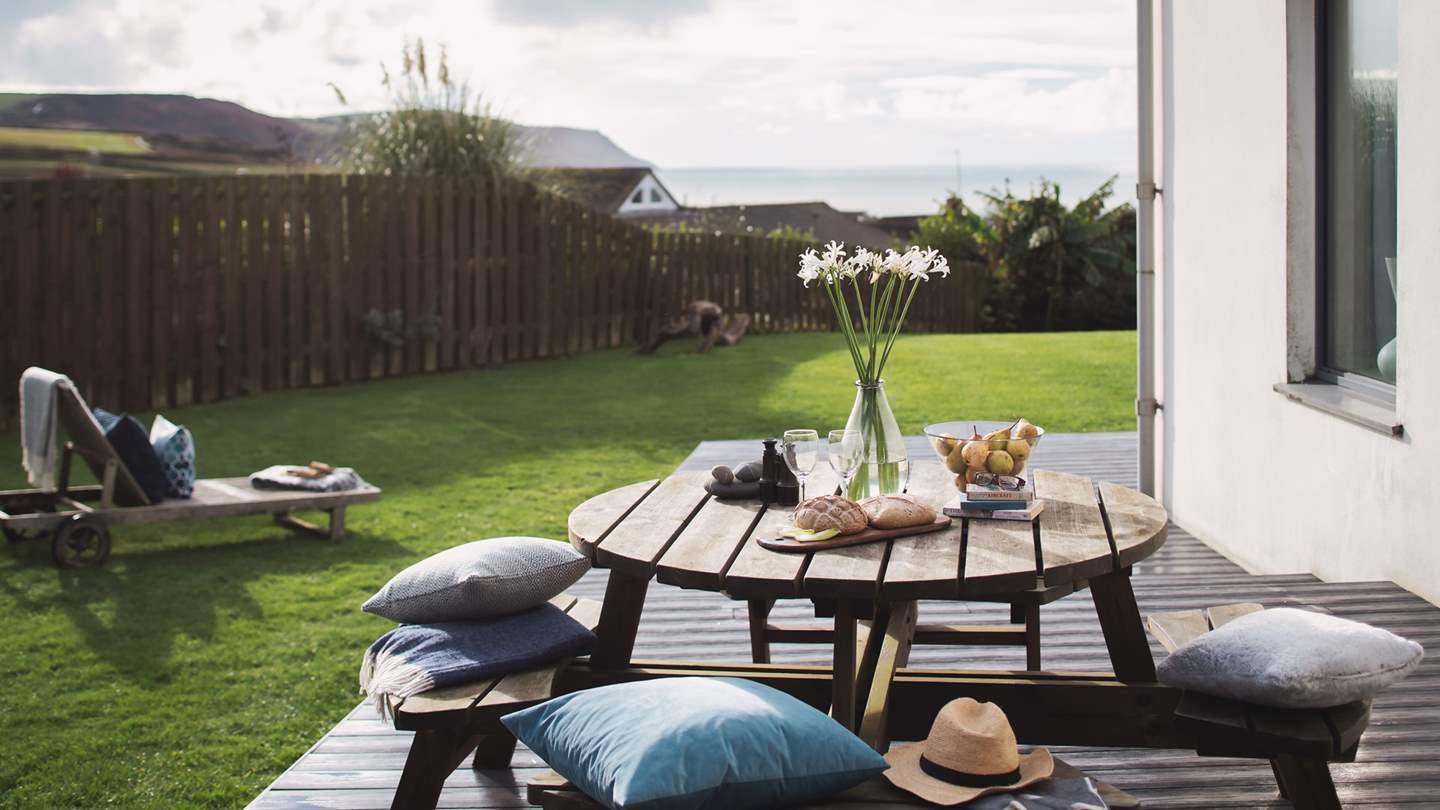 There's different spots for eating, so there's plenty of choice