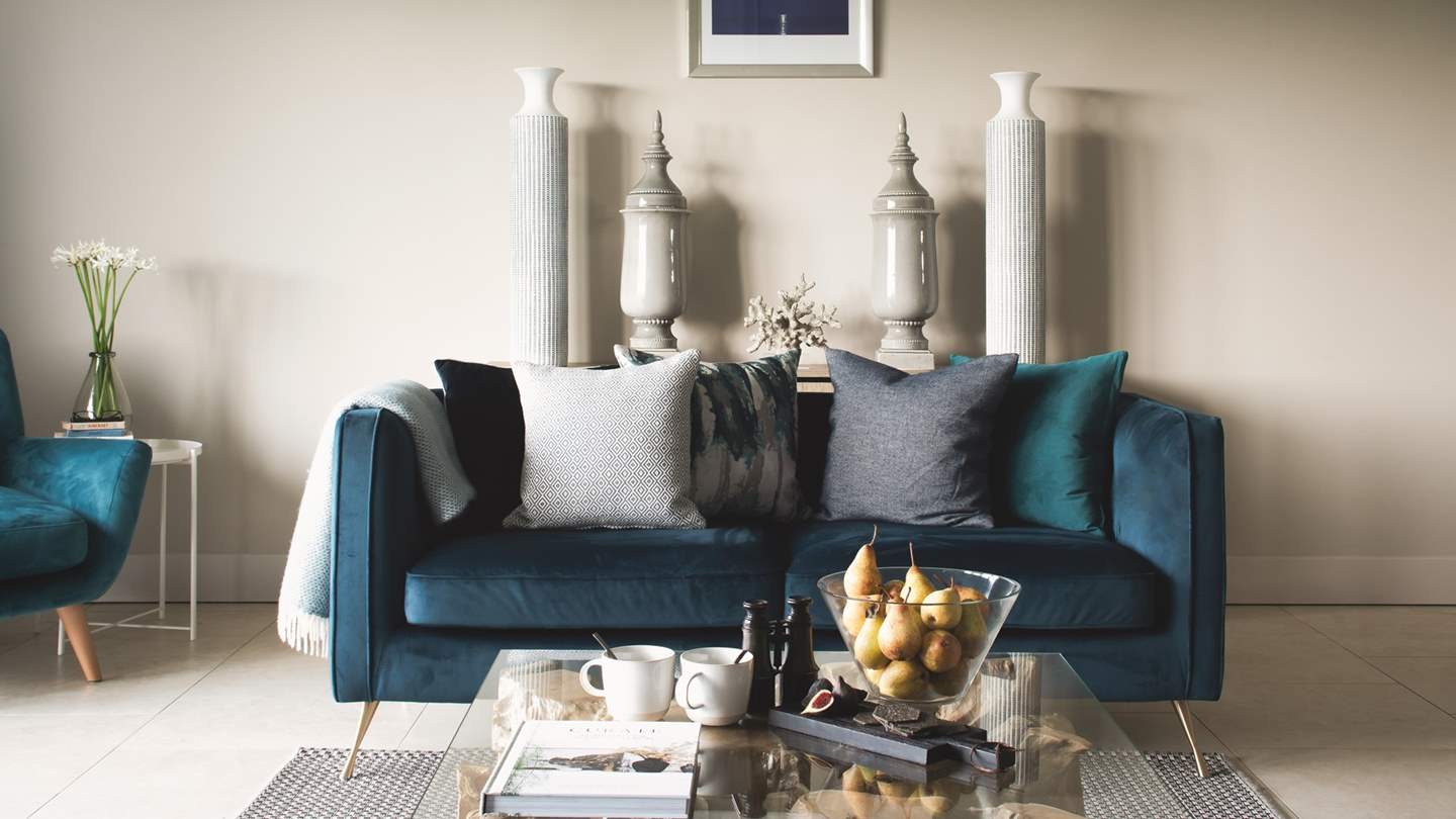 We just love the blue velvet sofas - such a dream!
