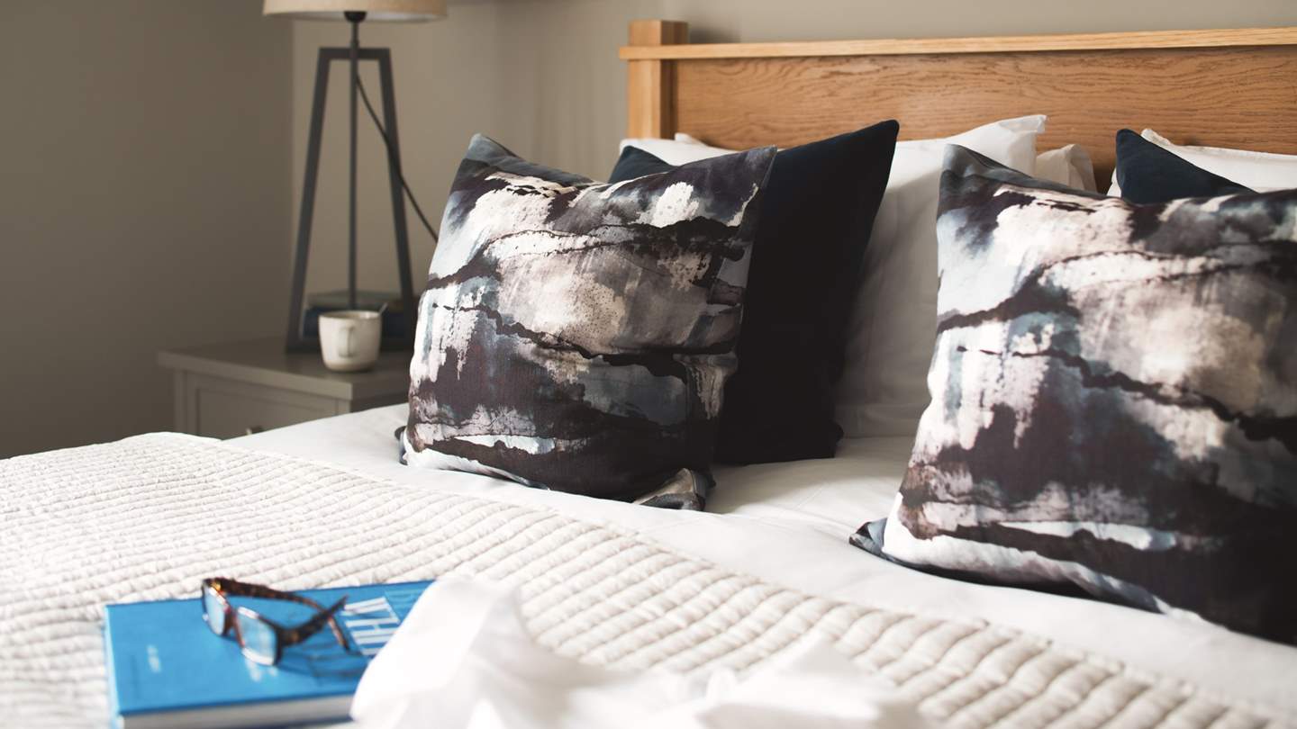 Dog friendly and within a short walk of a sandy beach and places to eat and drink, this wonderful homestay lies in Widemouth Bay