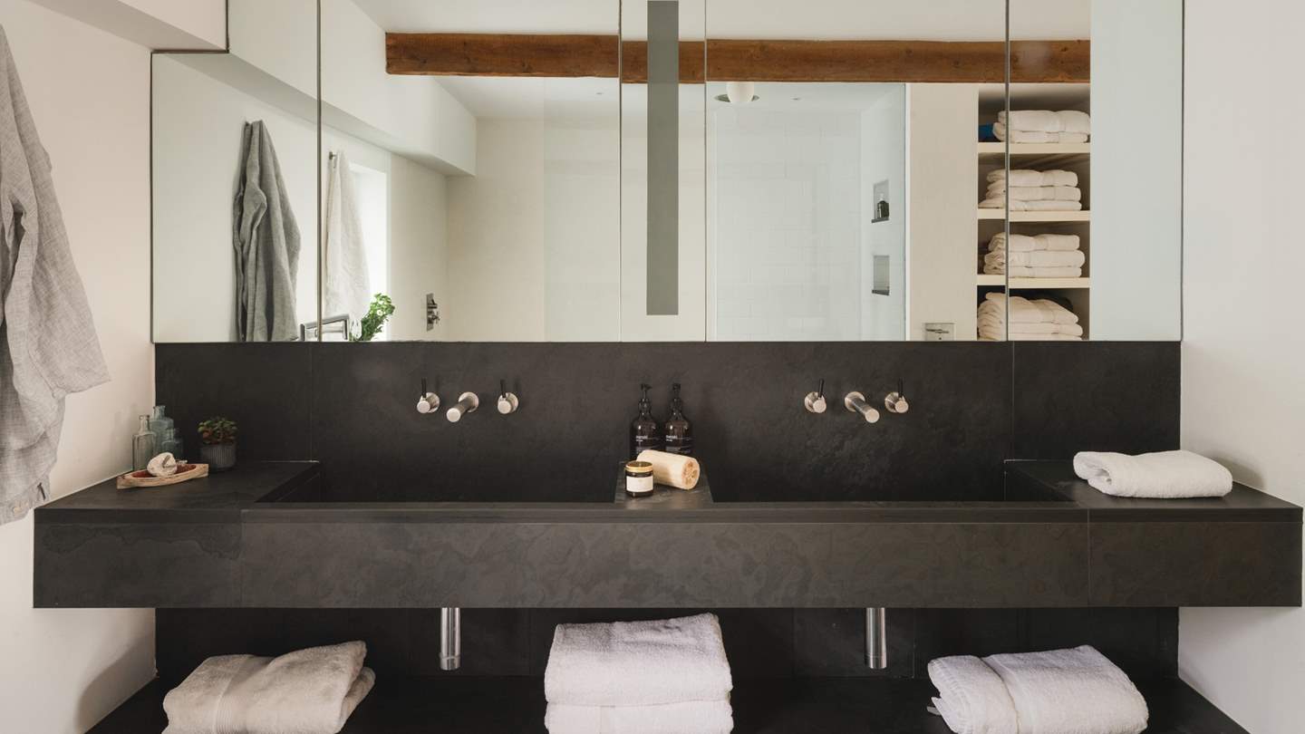 A deluxe double wash basin for refreshing wake-me-ups